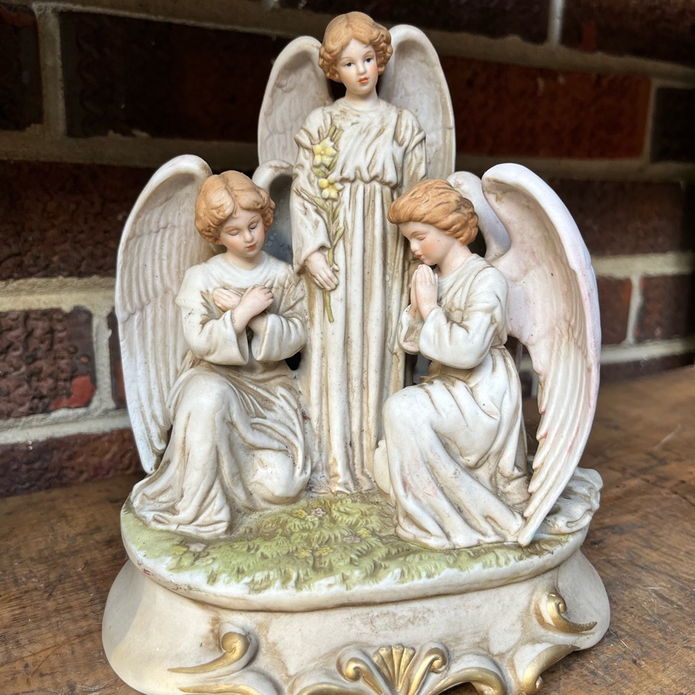 Vintage Schmid Three Angels praying the Lords Prayer Music Box